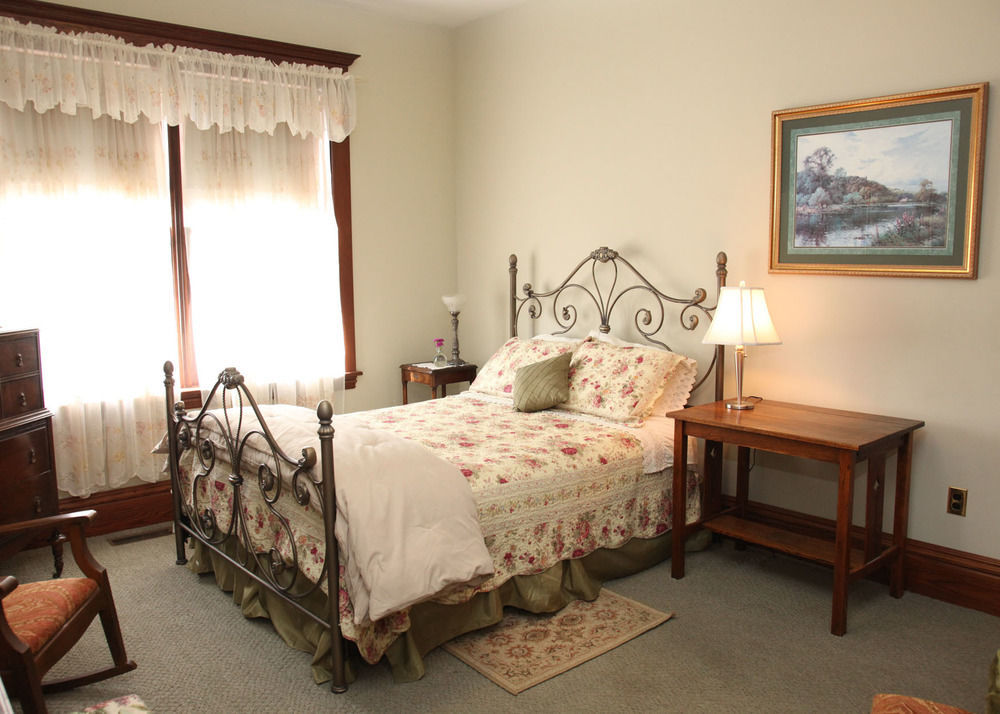 The Decker House Hotel Мейсън Сити Екстериор снимка