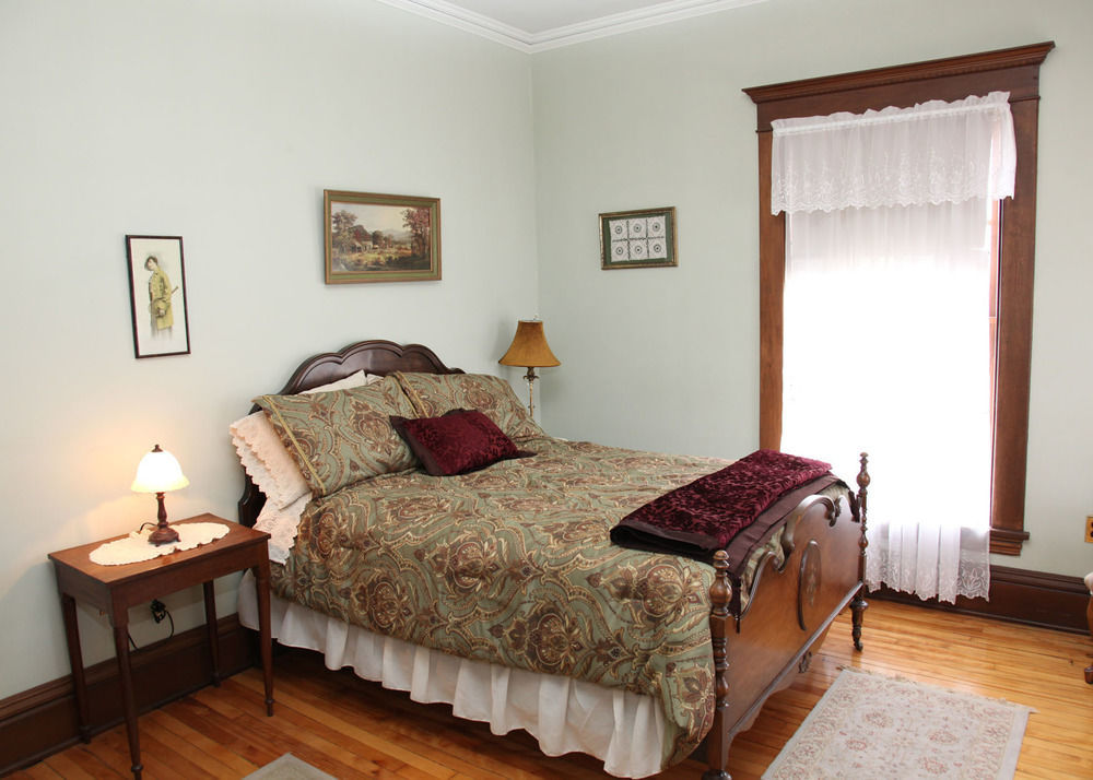 The Decker House Hotel Мейсън Сити Екстериор снимка