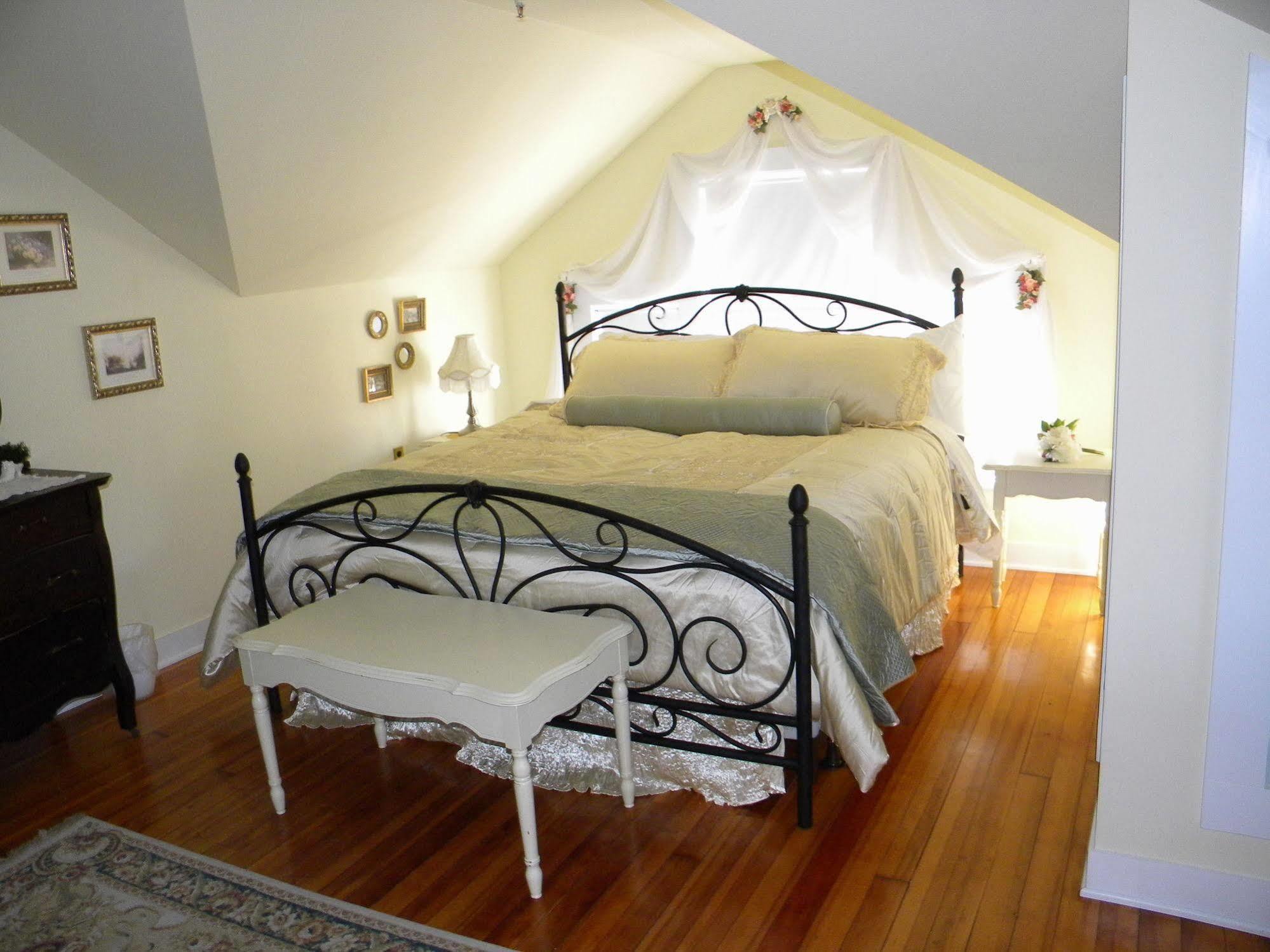 The Decker House Hotel Мейсън Сити Екстериор снимка
